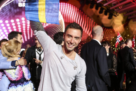 Победитель "Евровидения" посвятил песню жертвам хулиганов