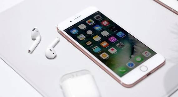 Apple задрала цены на седьмой "айфон" в четыре раза?