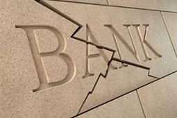 Рискованный вклад: что делать клиентам проблемных банков
