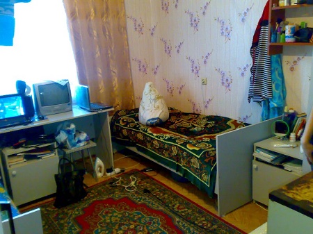 Жительница Черногорска устроила в комнате общежития наркопритон