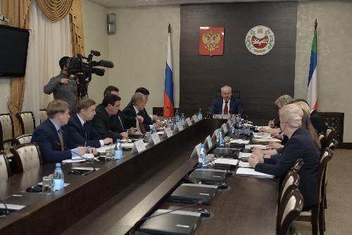 Глава Хакасии провел совещание по вопросам развития Усть-Абаканского района