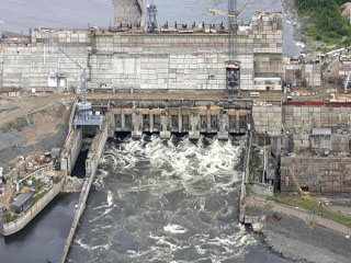 Высота Богучанской ГЭС достигла 214 метров
