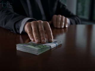  В Красноярске начальник отдела налоговой инспекции задержан за взятку