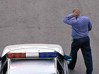 Бей своих - в Хакасии милиционер ударил инспектора ГИБДД