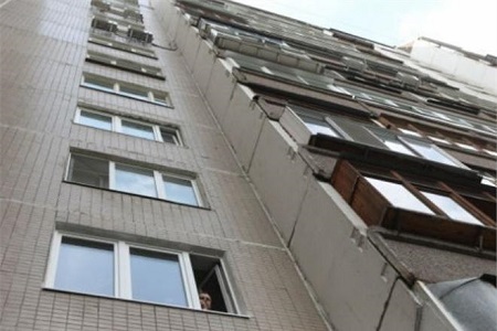 В Красноярском крае пятиклассник выбросился из окна многоэтажки