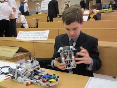 В фестивале научно-технического творчества  приняли участие более ста учащихся
