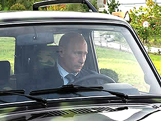 Путин недоволен дорогим бензином