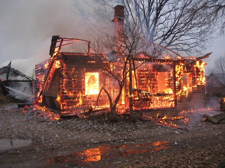 В Хакасии воры сожгли жилой дом