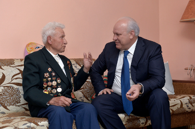 Виктор Зимин лично поздравил ветерана Великой отечественной войны с Днем Победы