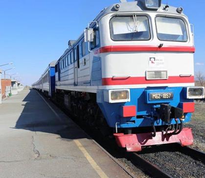 Металлурги РУСАЛа ездят на работу в обновленных вагонах дизель-поезда