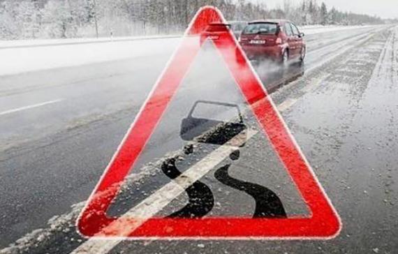 На дорогах Хакасии местами образовался гололёд