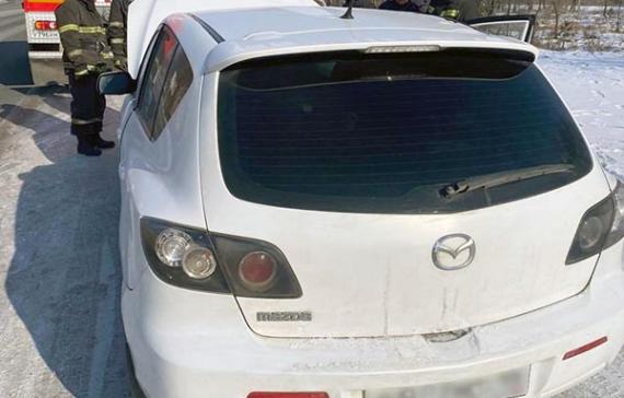 В Абакане пожарные тушили гараж и автомобиль