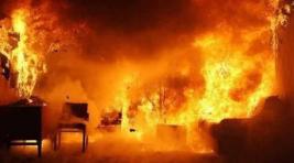 В Саяногорске пожарные спасли из горящего дома женщину