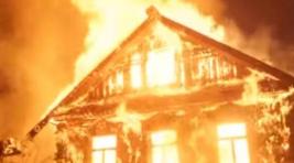 Крупный пожар в Свердловской области уничтожил десять жилых домов