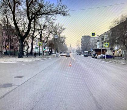 В Абакане пенсионерка выпала из автобуса