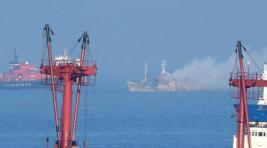 В районе Владивостока загорелось рыболовное судно