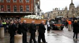 На похороны Стивена Хокинга пригласят путешественников во времени