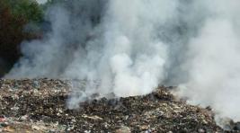 В Хакасии горит большая свалка