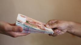 В Красноярске сотрудница налоговой подозревается в получении взятки