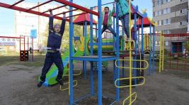 РУСАЛ установил три детских спортивно-игровых комплекса во дворах Саяногорска