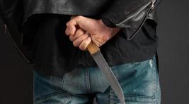 Обида, алкоголь и нож: житель Черногорска устроил кровавую разборку прямо на улице