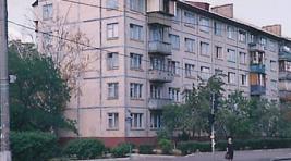 В Новосибирске младенец выпал с балкона 4-го этажа