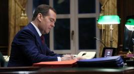 Медведев: Бросившие Россию граждане — враги