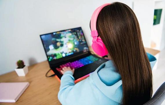 Девочка купила игрового персонажа за 65 тысяч рублей, расплатившись родительской картой