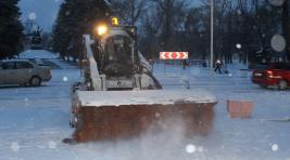 В столице Хакасии чистят дороги после первого снегопада