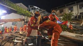 В Китае при обрушении здания погибли 17 человек