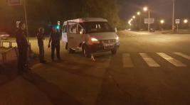 Неустановленный пешеход попал под колеса маршрутки в Абакане