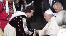 Папа римский извинился перед канадскими индейцам