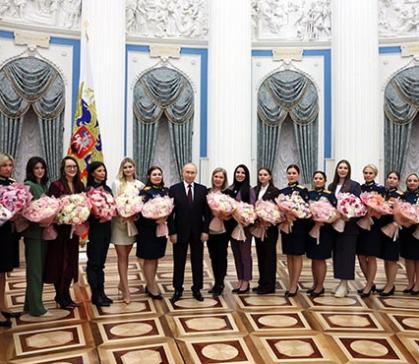 Президент России Владимир Путин встретился с представительницами разных профессий