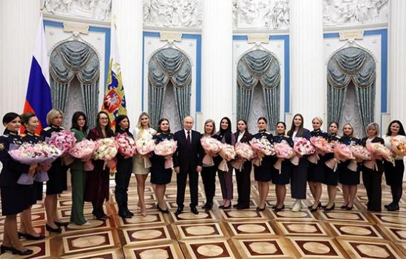 Президент России Владимир Путин встретился с представительницами разных профессий