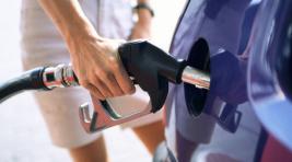 На заправках США бензин подешевел до полудоллара за три литра