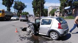 Водителю стало плохо: в Абакане под КАМАЗ «влетела» легковушка