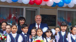 Глава Хакасии Виктор Зимин поздравил школьников с Днем знаний