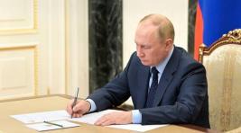 Путин подписал закон о повышении МРОТ