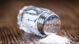 Диетологи призвали сократить употребление соли