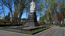 Полиция Киева сорвала попытку разрушить памятник Ватутину
