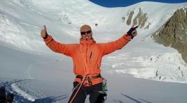 Российский альпинист погиб на Эвересте и будет похоронен в Гималаях