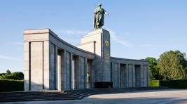 В Берлине мужчина помочился на мемориал павшим советским воинам
