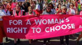 Байден призвал американцев продолжать протесты из-за абортов