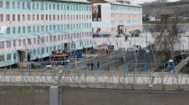 В Красноярске сотрудника УФСИН уличили в обмане осужденного