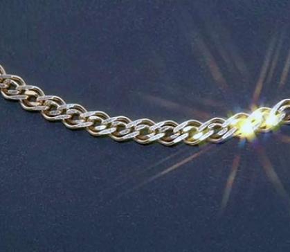 В Абакане девушка подменила в ПВЗ золотую цепочку на серебряную