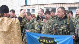 Боевики нацбатов отбирают гумпомощь у жителей Донбасса
