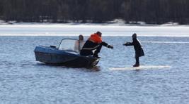 На Камчатке спасли уносимого на льдине в океан школьника