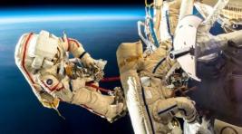 Космонавты Прокопьев и Петелин перенесли шлюзовую камеру на модуль «Наука»