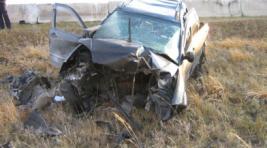 ДТП в Хакасии: автомобиль на скорости врезался в бетонное ограждение
