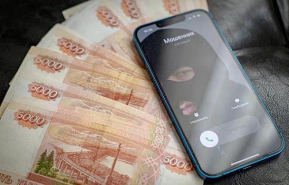 Мошенники выманили у несовершеннолетней 485 тысяч рублей